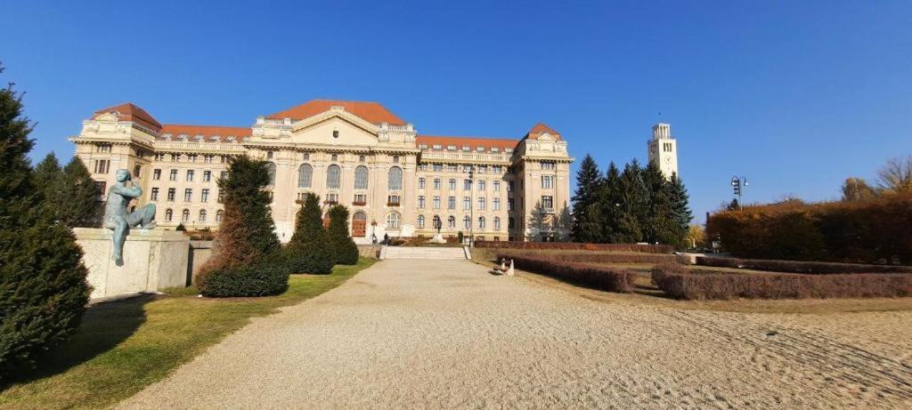 Mox Downtown Apartman Debrecen Dış mekan fotoğraf
